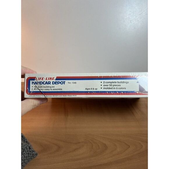 Life-Like Handcar Depot HO Scale Easy Assemble Building Kit - Picture 7 of 7